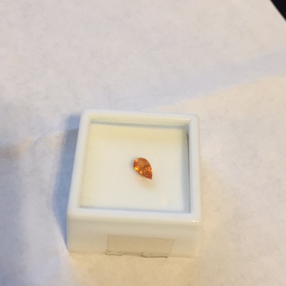 Genuine pear shaped Spessartite Garnet - Picture 3 of 8